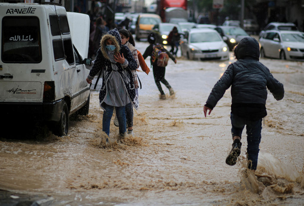 مدارس في الجنوب تعلق دوام الطلبة بسبب الأحوال الجوية ..  تحديث