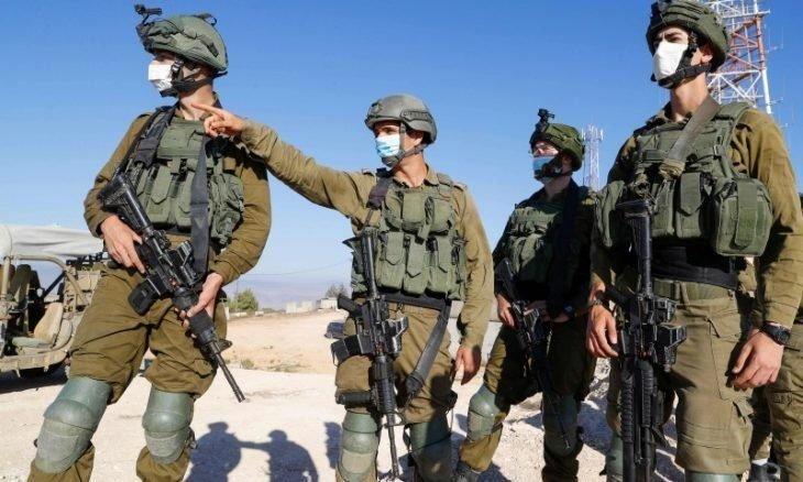 الاحتلال يعتقل 12 فلسطينيا في الضفة