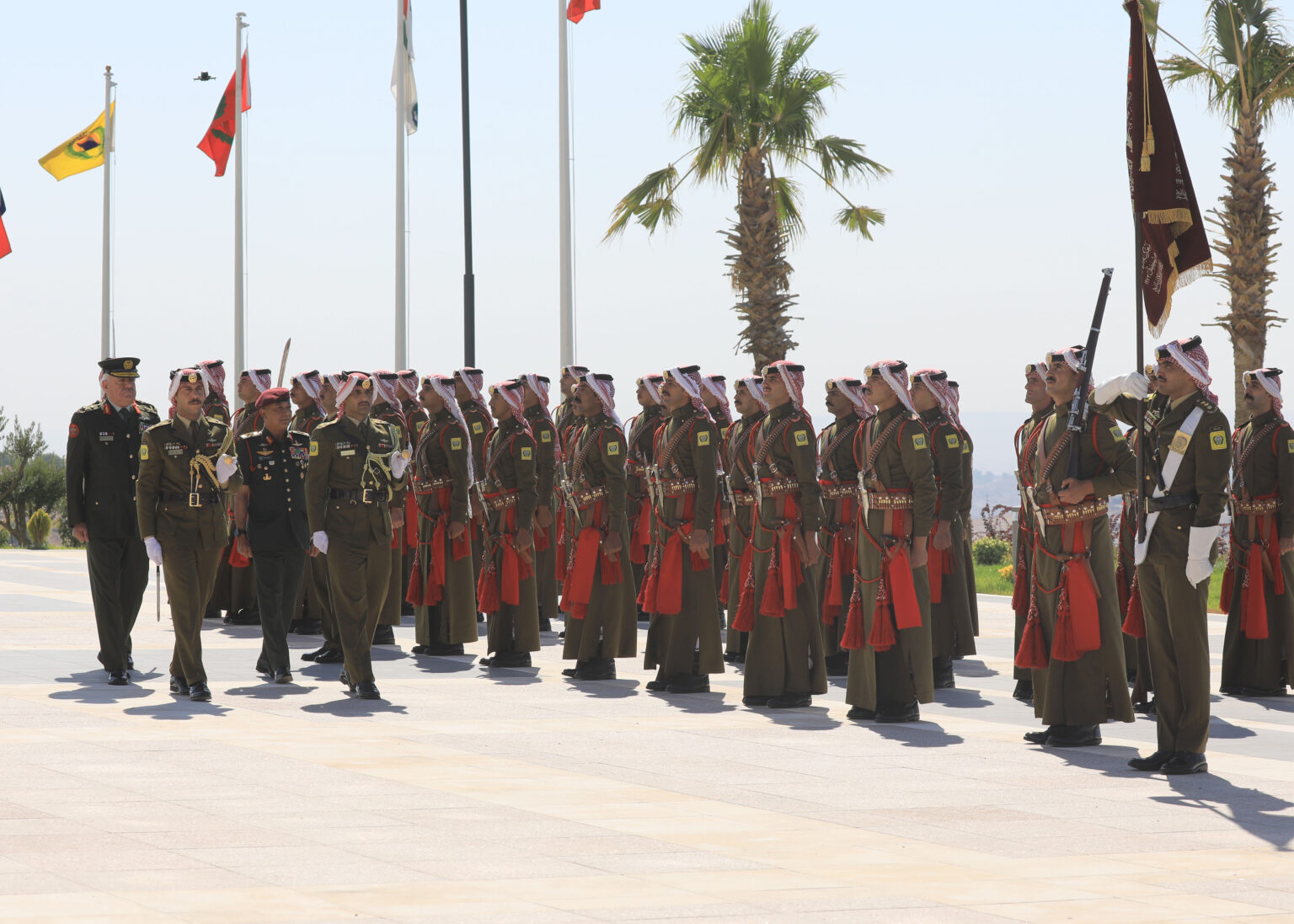 رئيس الأركان يستقبل قائد قوات الدفاع الماليزية