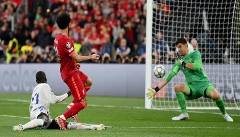 أنت صغير جدا ..  محمد صلاح يشعل حربا كلامية بين ريال مدريد وليفربول