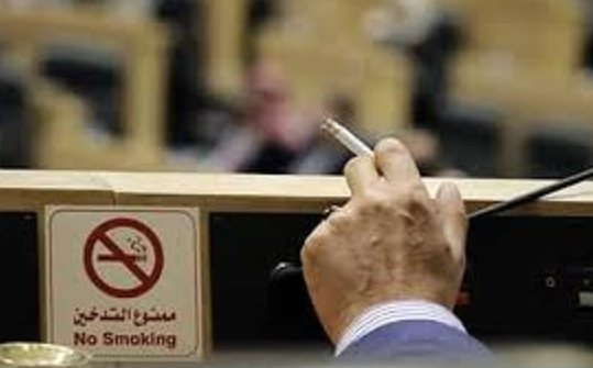 طهبوب مُعلقةً على "سجائر سعادته": لطالما ضرب هذا النائب عرض الحائط بقانون منع التدخين