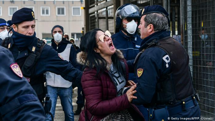 دراسة أخرى مزعجة: كورونا يمكنه الانتشار عن طريق "التكلم"