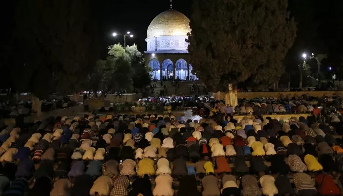 قوات الاحتلال الإسرائيلي تمنع رفع أذان العشاء في المسجد الأقصى