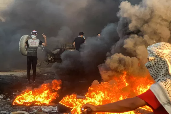 احتجاجات تشتعل في العراق اعتراضا على انقطاع الكهرباء ونقص المياه