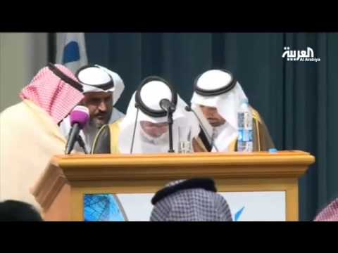 بالفيديو  ..  وزير سعودي يُغمى عليه أثناء إلقاء كلمة في مؤتمر