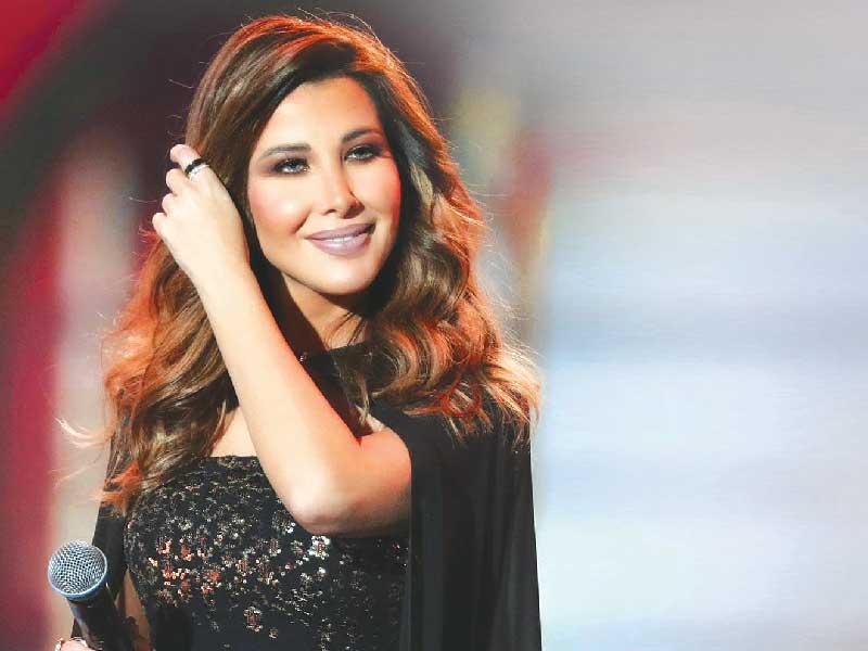 بالفيديو والصور  ..  نانسي عجرم تتألق في موسم الرياض بفستان رائع 