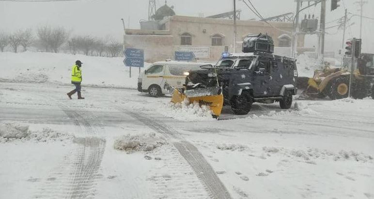 مسؤول ملف كورونا يربط بين "تساقط الثلوج" و انخفاض أعداد إصابات كورونا