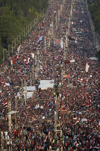 الجيش : المتظاهرون ضد مرسي بـ "الملايين"  ..  انها اكبر مظاهرات في تاريخ مصر