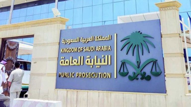 السعودية ..  رشوة قيمتها 135 دولارًا تقود 3 موظفين للسجن