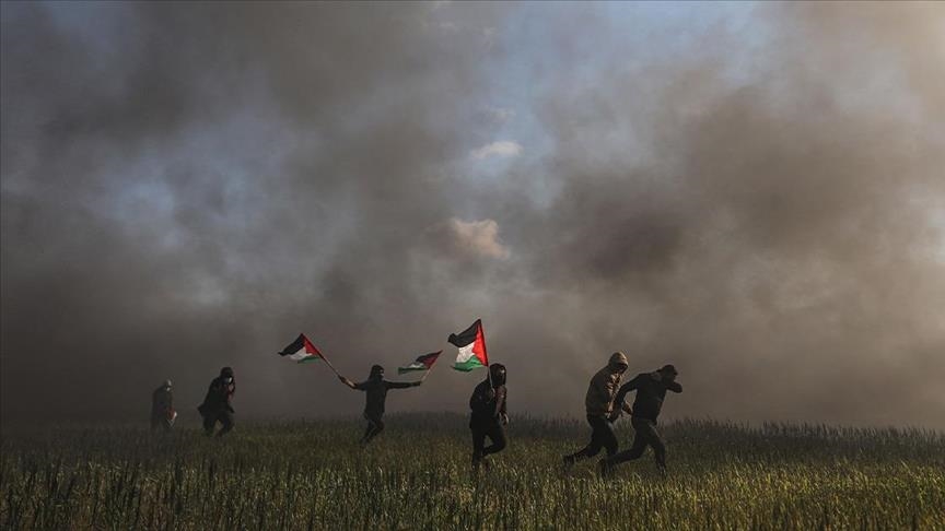غزة ..  العشرات يتظاهرون قرب السياج الفاصل مع إسرائيل