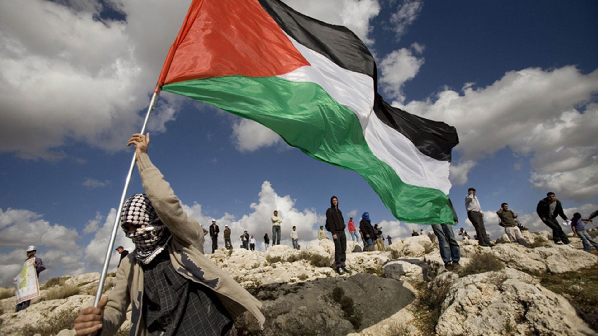  "استشهاد 4 فلسطينيين" خلال اشتباكات على الحدود بين غزة وإسرائيل خلال مسيرات العودة 