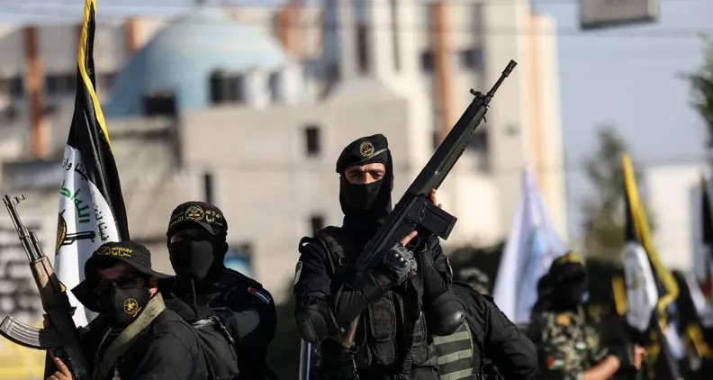 مشاهد من استهداف مجاهدي سرايا القدس لآليات وجنود العدو في محاور التقدم شرق غزة