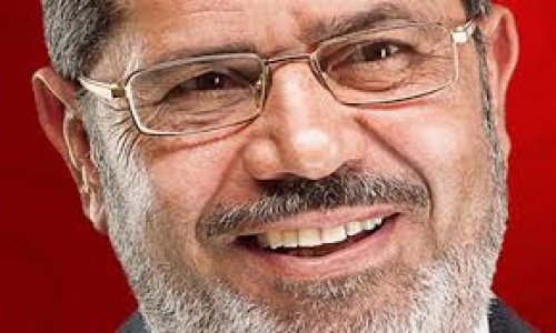 مرسي يفوز بلقب شخصية العام في استفتاء صحيفة مصرية ايدت الانقلاب 