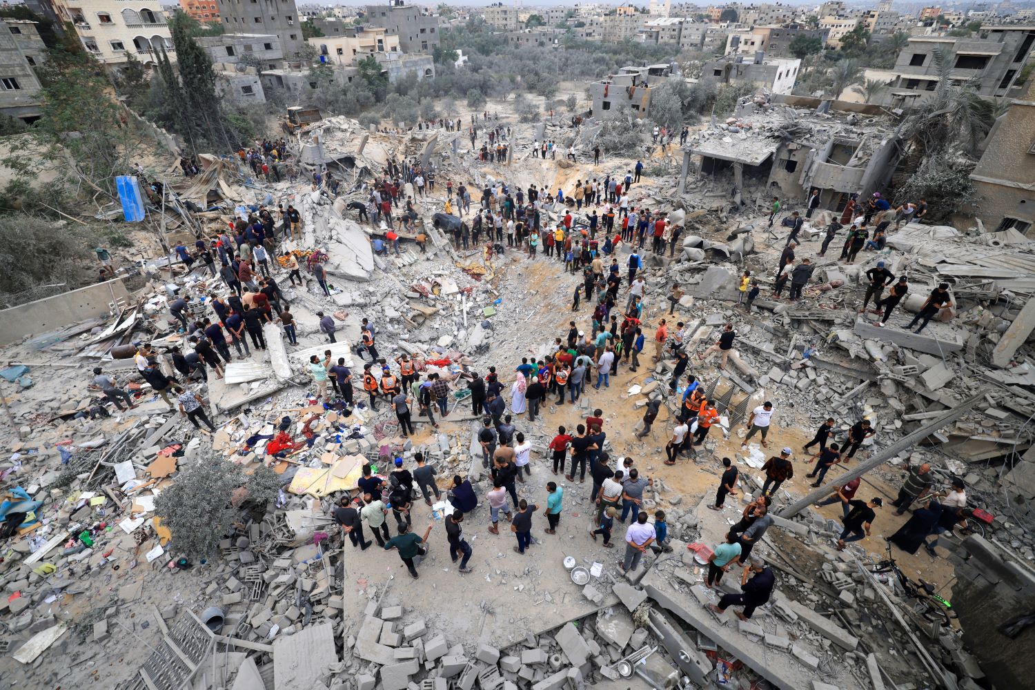 العدوان على غزة يدخل يومه 264 والاحتلال يستهدف النازحين