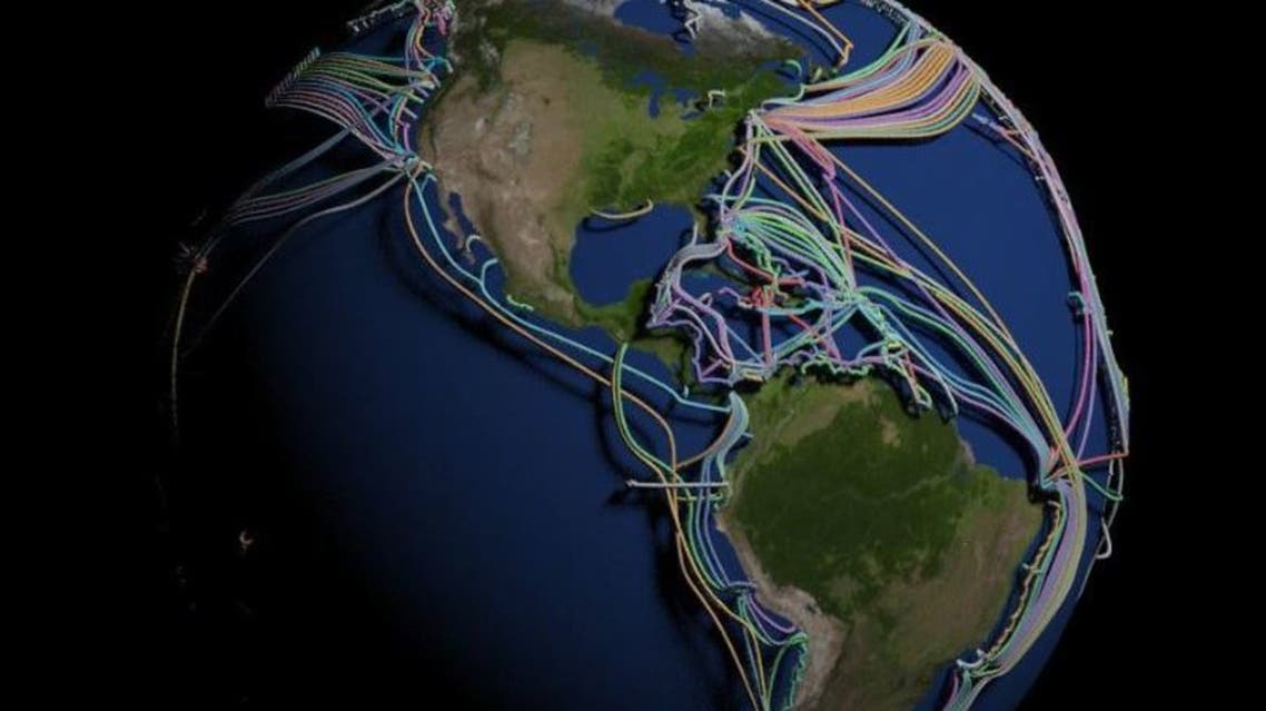 عالم غارق في الكابلات ..  خارطة 3D مذهلة للكرة الأرضية 