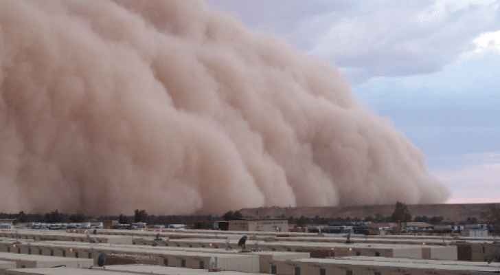 بالفيديو: مشاهد مرعبة لعاصفة رملية تضرب الكويت 