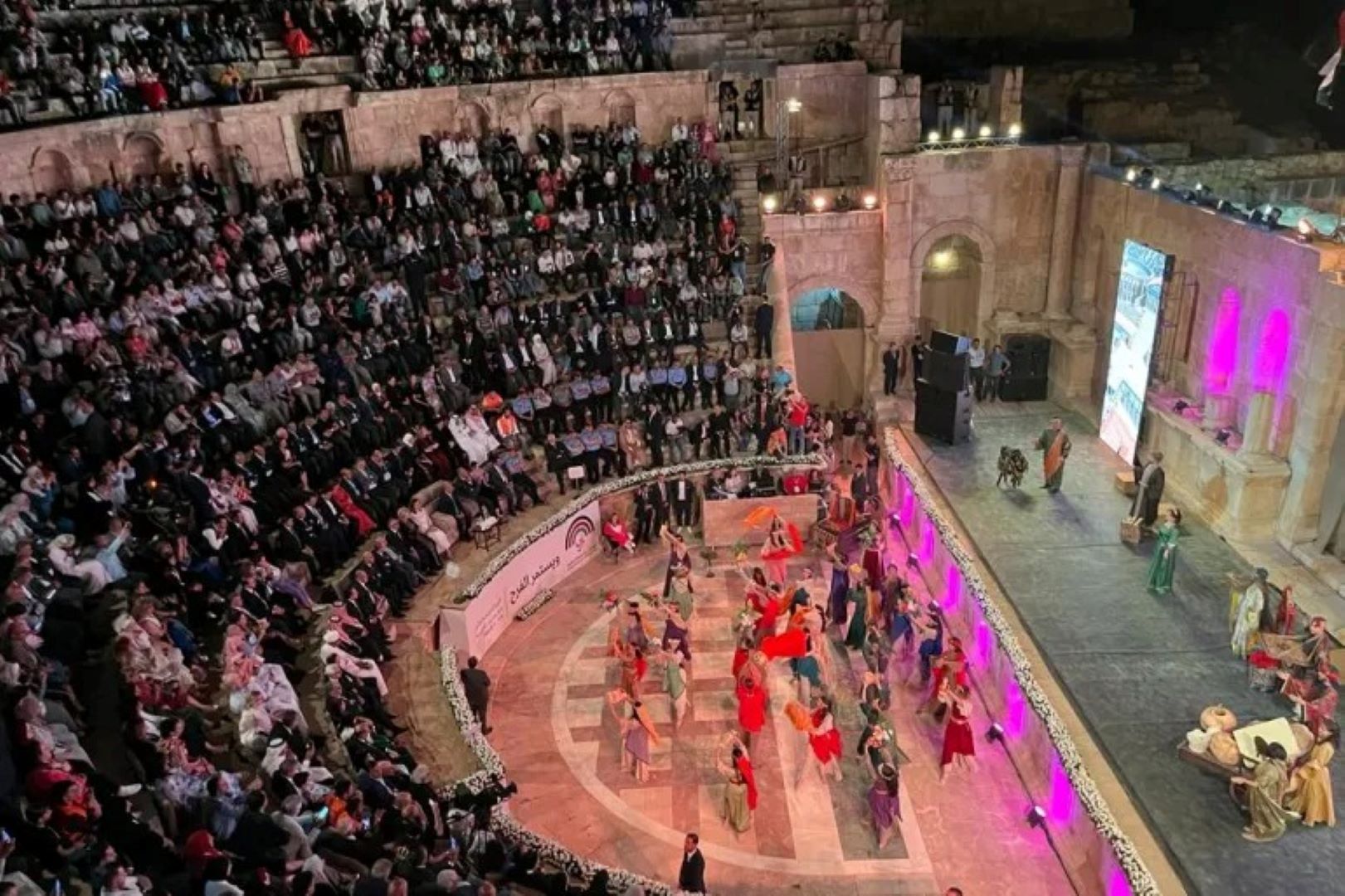 مهرجان جرش يفتتح برنامجه الثقافي باستعادة إرث محمود درويش
