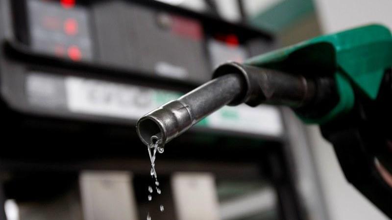 الحكومة تخفض أسعار البنزين بشقيه وترفع "الديزل" لشهر تموز - تفاصيل 
