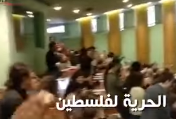 بالفيديو .. هكذا افشل طلاب جامعة رين الفرنسية مؤتمر السفيرة الاسرائيلية