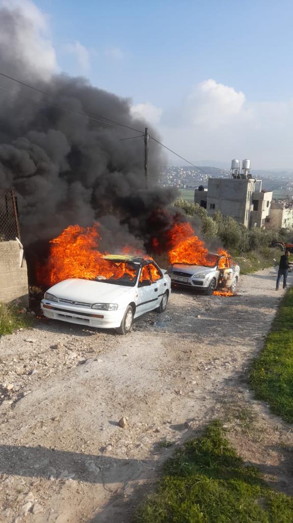 مستوطنون يحرقون مركبات فلسطينيين ومحاولات لحرق منازل في نابلس