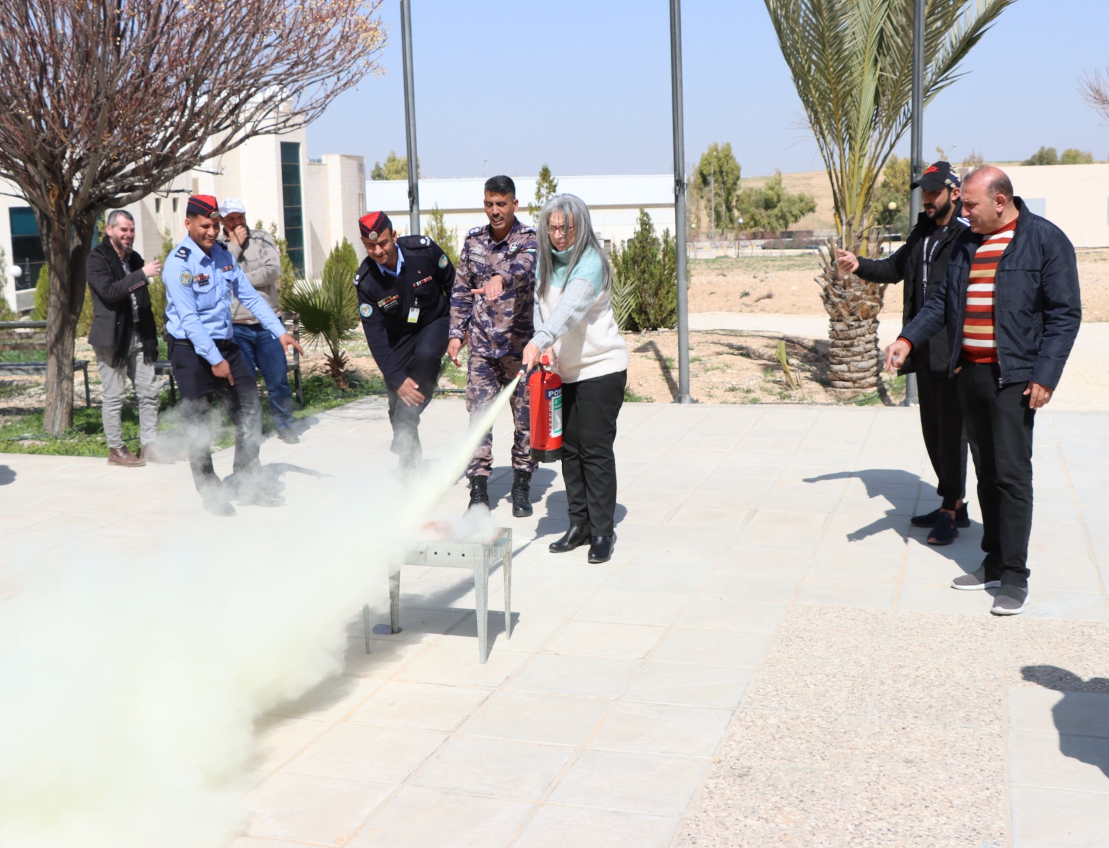 الجامعة الأميركية في مادبا تعقد دورة تدريبية في الإطفاء والإخلاء لكوادرها الأكاديمية والإدارية