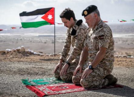 الملك يهنئ بعيد الفطر: اللهم احفظ أشقاءنا الفلسطينيين و أشدد من أزرهم ..  صورة